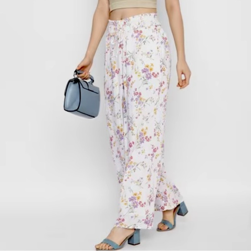 American Eagle sz M white lavender floral smocked wide leg high rise lined pants